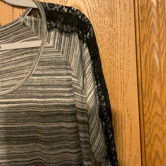 Vanity 3/4 sleeve top, size 2x gray and black lace - Picture 4 of 6